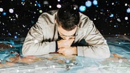 How does RAG find the right context?